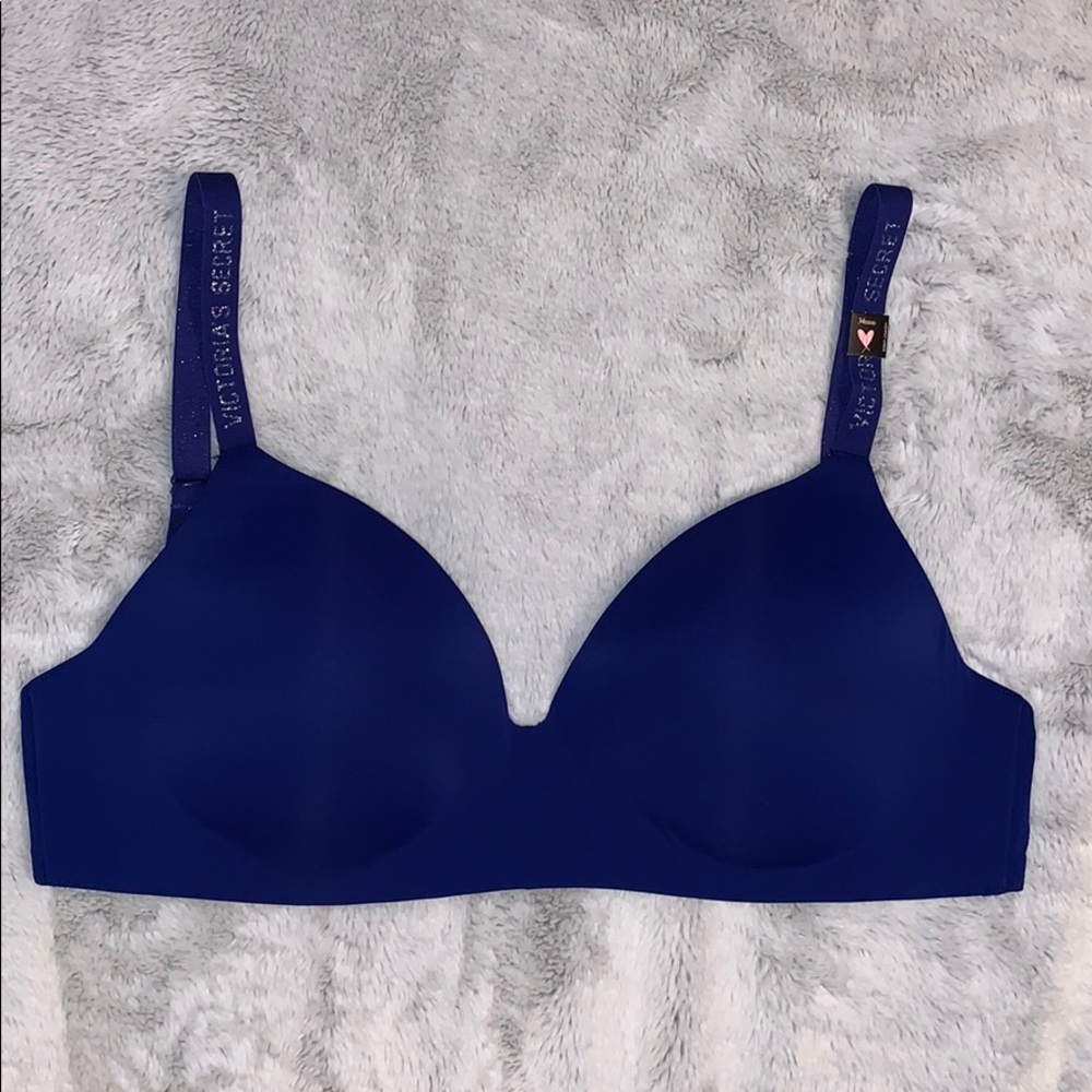 Victoria’s Secret bra (34DDD)